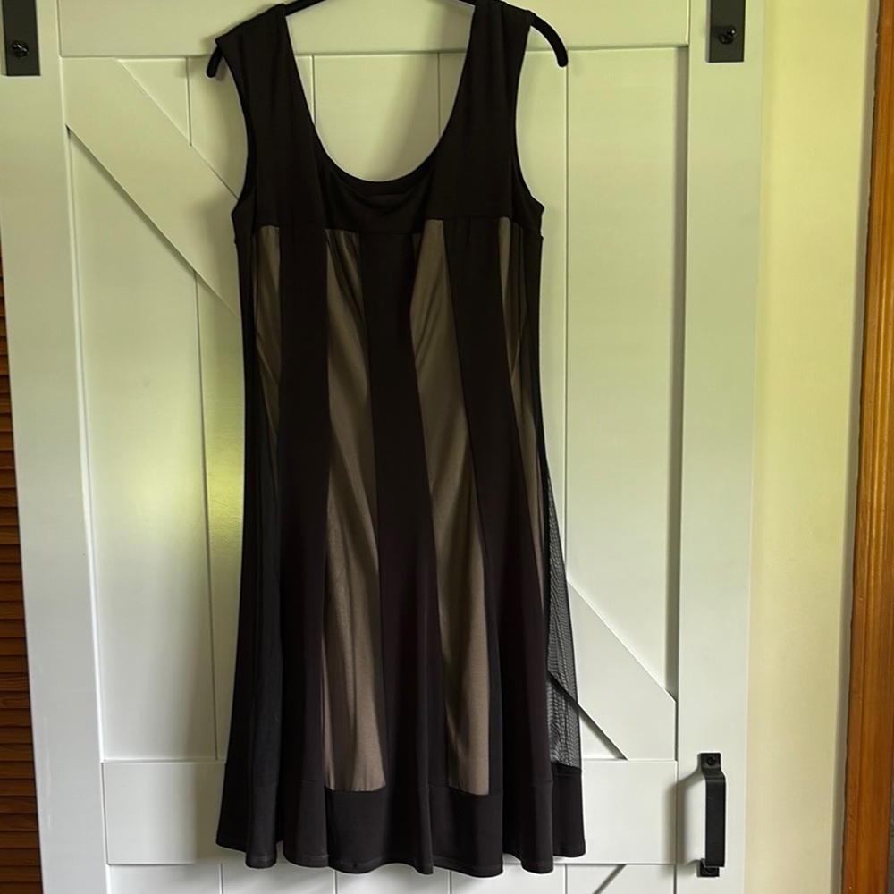 Connected Apparel Black and Tan Sleeveless Sheath Dress